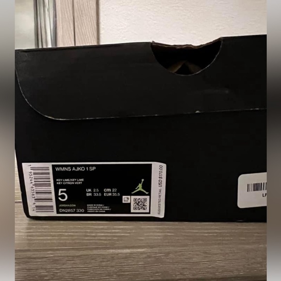 Air Jordan 1 Billie Eilish Edition - Picture 6 of 8